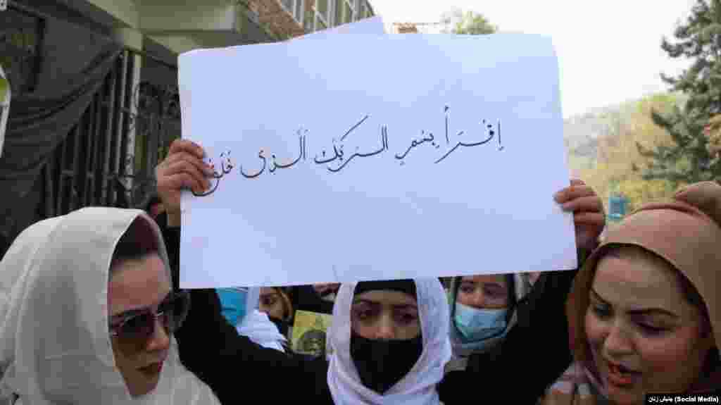 شماری از مدافعان حقوق زنان، فعالان مدنی، آموزگاران و دانش‌آموزان برای بازگشایی مکاتب دورۀ متوسطه و لیسۀ دختران در کابل تظاهرات کردند.