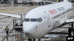 Pesawat Boeing 737-800 milik maskapai penerbangan "China Eastern" di bandara Wuhan, China (foto: ilustrasi).