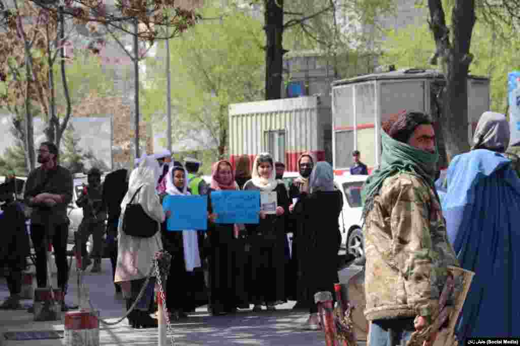 کترین رسل، رییس اجرایی یونیسف، گفت که میلیون‌ها دختر افغان صبح روز چهارشنبه به امید برگشت به مکاتب شان از خواب برخاستند، اما دیری نگذشت که این آرزوی آنان نقش بر آب شد.