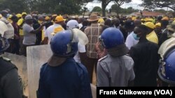 Mapurisa arambidza musangano weCCC.