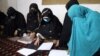 طالبان صنوف آموزشی دختران نابینا را نیز مسدود کرده اند
