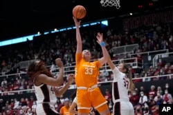 Tennessee guard Marta Suarez (33) shoots Sunday, Dec. 18, 2022. (AP Photo/Godofredo A. Vásquez)