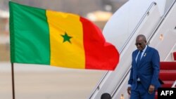 የአፍሪካ ኅብረት የወቅቱ ሊቀመንበር የሴኔጋል ፕሬዝዳንት ማኪ ሳል ታኅሣሥ 3/2015 ዓ.ም ለዩኤስ አፍሪካ ጉባዔ አንድሪውስ ቤዝ የአየር ኃይል ማረፊያ ሲደርሱ።