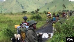 Residentes evacuados de uma zona atacada pelo M23, no Congo
