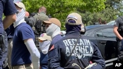 2022年6月11日，當局在愛達荷州“驕傲活動”現場附近逮捕白人至上主義組織“愛國者陣線”的成員。 （美聯社照片）