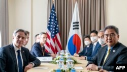 토니 블링컨(왼쪽) 미 국무장관이 지난 5일 캄보디아 프놈펜에서 박진(오른쪽) 한국 외교장관과 회담하고 있다. (자료사진)