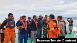 Tim Sar Gabungan yang terdiri dari Basarnas, TNI/Polri dan Potensi SAR lainya kembali melanjutkan Operasi SAR hari ke 2 pencarian terhadap 13 korban penumpang Kapal Motor KM Cahaya Arafah. (Foto: Courtesy/Basarnas Ternate)