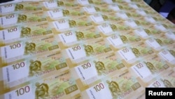 Nilai mata uang rubel mencapai level terendah dalam 14 bulan terhadap dolar AS (foto: ilustrasi). 