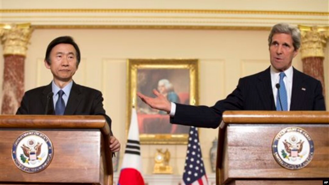 4月2日美國國務卿克里與韓國外長尹炳世會面後向媒體發表談話