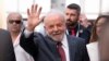ARCHIVO - El presidente electo de Brasil, Luiz Inacio Lula da Silva, saluda al arribar a la cumbre climática de la ONU COP27, en noviembre de 2022, en Sharm el-Sheij, Egipto. 