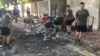香港街道惊現解放軍和居民一起清掃街道