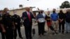 Pirezidaanti Tiraampi Kenosha, Wisconsin dhaqee poolisiin wal mari’atee qabeenna badellee laale