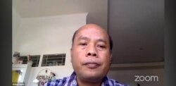Direktur Migrant Care, Wahyu Susilo, saat menjadi narasumber diskusi daring tentang kepulangan pekerja migran, Selasa, 12 Mei 2020. (Screenshot: VOA/ Yudha Satriawan)