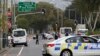 Polisi memblokir jalanan dekat lokasi penembakan di sebuah masjid di Linwood, Christchurch, Selandia Baru, Jumat, 15 Maret 2019 (foto: AP Photo/Mark Barker)