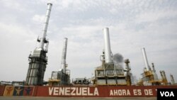 Venezuela suministra 350 mil barriles diarios de petróleo barato a países del Caribe, además de los 100 mil que da a Cuba. 