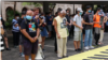 香港民众2019年10月18日集会前为15岁抗争少女陈彦霖默哀一分钟。（美国之音任新拍摄）