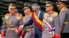 ARCHIVO - El presidente ecuatoriano, Guillermo Lasso, asiste a una ceremonia militar en Quito, Ecuador, el 10 de agosto de 2022. El 10 de agosto se celebra la fiesta nacional, que marca el comienzo del movimiento de independencia de Ecuador en 1809.