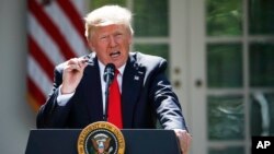 Presiden Donald Trump mengatakan di Gedung Putih Kamis (1/6), kesepakatan Paris merugikan pertumbuhan ekonomi AS.