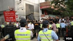 香港中联办外万人示威，舆论压力迫使湖南调查