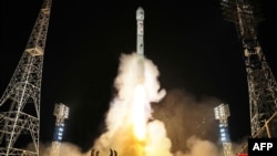 資料圖：北韓官媒發布照片顯示2023年11月21日發射偵查衛星。(AFP PHOTO/KCNA VIA KNS)