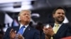 Ish Presidenti amerikan Donald Trump dhe i emëruari për nën-President nga radhët e republikanëve, Senatori JD Vance, duartrokasin gjatë ditës së dytë të Kuvendit Kombëtar Republikan në Miluoki, Uiskonsin/Reuters