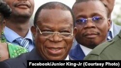 Joseph Kabila, mokambi ya FCC (D), Modeste Bahati Lukwebo ya AFDC-A (na mpoanzi na ye), na bato basusu na bokutani ya lingambo na bango na Kingakati, Kinshasa, 2019. (Facebook/Junior King-Jr)