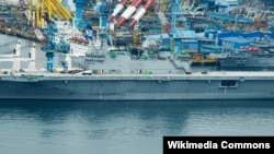 停泊在釜山的馬羅島號戰艦(資料圖片)