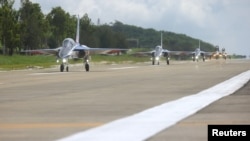 台灣展示在台東一個空軍基地的台灣先進教練機。 （2022年7月6日）