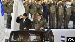 Presiden Daniel Ortega bersama Panglima Angkatan Darat, Julio César Avilés, 21 Februari 2020. (VOA)