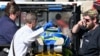 Hitna pomoć zbrinjava jednog od povređenih na paradi u Kanzas Sitiju (Foto: AFP/ANDREW CABALLERO-REYNOLDS)