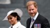 Pangeran Harry dari Inggris dan istrinya Meghan, Duchess of Sussex, di London, Inggris, 3 Juni 2022. (Foto: REUTERS/Dylan Martinez)