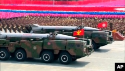 북한은 지난달 21일부터 4일까지 단거리 미사일 발사체를 17발 발사했다. 사진은 지난해 7월 평양 김일성 광장에서 열린 정전 60주념 기념 군사행진에 등장한 스커드 미사일. (자료사진)