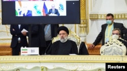 ابراهیم رئیسی، رئیس جمهوری ایران، در نشست رهبران سازمان همکاری شانگهای در دوشنبه، پایتخت تاجیکستان، ۲۶ شهریور ۱۴۰۰