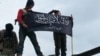 Militan Pro Al-Qaida Sita Senjata Pemberontak Suriah yang Didukung AS
