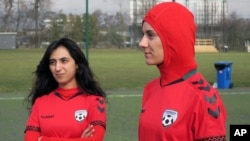 شبنم مبارز و خالده پوپل در دنمارک