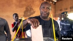 Evariste Ndayishimiye na maponami na Gitega, Burundi, 20 mai 2020.