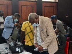 Abanye abantu akade besedale leNomination Court koBulawayo ngoLwesithathu. (VOA)