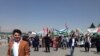 درین مظاهره که از سوی اتحادیه ملی کارگران افغانستان سازماندهی شده بود صدها تن از کارگران افغان شرکت نموده بودند