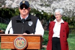 Gubernur Maryland, Larry Hogan dalam konferensi pers di Annapolis, Maryland, 30 Maret 2020.