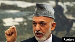 Presiden Hamid Karzai mengecam keras kelompok Taliban karena mengeksekusi seorang perempuan muda Afghanistan di depan umum (foto: dok).
