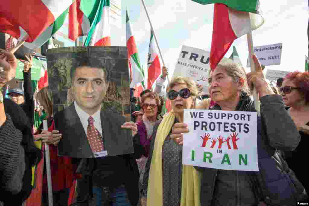 People rally in support of Iranian anti-government protests in Los Angeles, CA., Jan. 7, 2018.