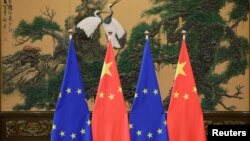 유럽연합(EU)기와 중국 오성홍기가 나란히 세워져있다. (자료사진)