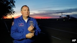 ARHIVA - Dimitrij Rogozin, direktor Roskosmosa (Foto: AP/Yuri Kochetkov/Pool)
