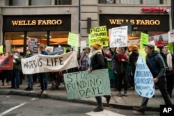 Protesters demonstrate in solidarity with members of the Standing Rock Sioux tribe in North Dakota over the construction of the Dakota Access oil pipeline, in Philadelphia, Nov. 15, 2016.