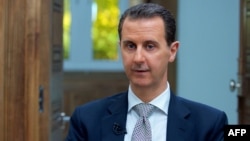 Presiden Suriah Bashar al-Assad dalam wawancara dengan AFP di Damaskus, Rabu (12/4). 