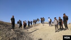 شماری از پناهجویان افغانستان در نزدیکی شهر وان واقع در شرق ترکیه