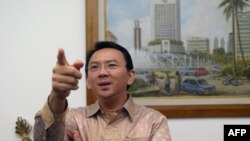 Gubernur Basuki Tjahaja Purnama (Ahok) di gedung kantor Gubernur DKI di Jakarta (Foto: dok).