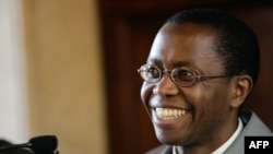 Igance Murwanashyaka, mokambi ya ba FDLR, na bokutani na bapanzi sango, Rome, 31 mars 2005.