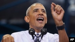 Presiden AS Barack Obama memberikan pidato dalam kampanye untuk Hillary Clinton di Miami, Florida Kamis (3/11). 