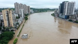 四川省內江市的沱江在連續暴雨之後的景象。（2020年8月18日）